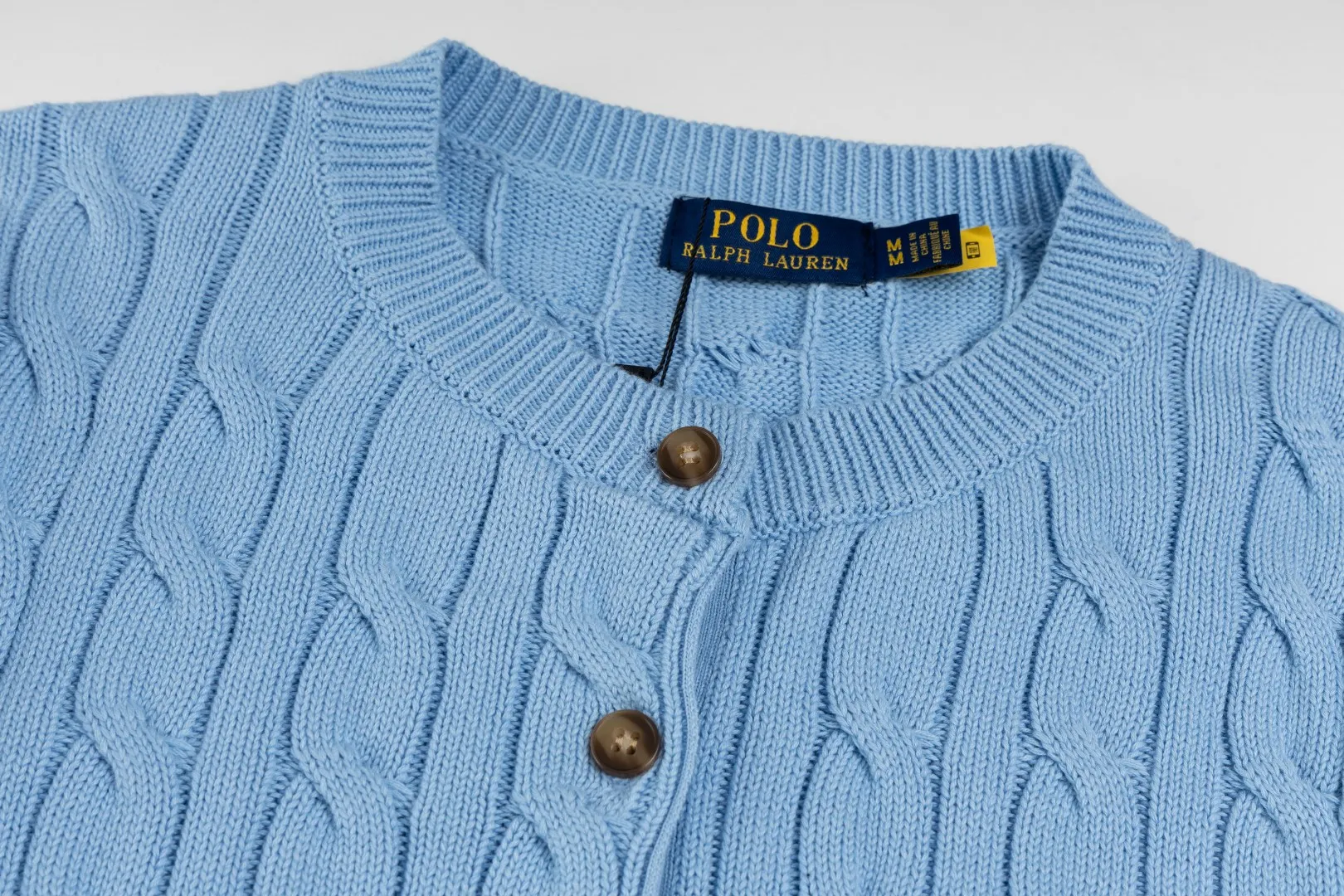 P230 #R93 RALPH LAUREN Ralph Lauren twelve colors classic small label embroidery logo seven-button knitted cable cardigan sweater women's top, high-density LOGO embroidery on the chest, original customization of tag accessories. Made of pure cotton yarn, pure cotton is skin-friendly and comfortable, small label war horse embroidered twist button cardigan sweater 🐎 high quality, follow the blogger to learn how to wear it! Let’s buy a Ralph Lauren cable sweater. It’s a super hard-to-find series after it became popular. It’s hard to find one on the official website. It’s simple and practical to wear, with a lazy and loose feel. The thickened fabric has more texture, feels soft and delicate, and has a loose fit. Whether worn alone or layered, you can wear different styles of fashion with just one piece!   Size: